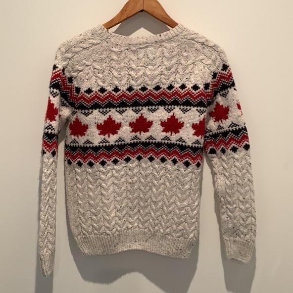Canadiana sweater size small - Picture 3 of 6